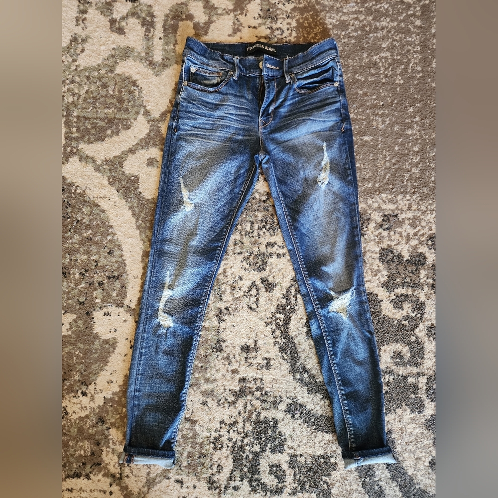 Mid-rise skinny jeans